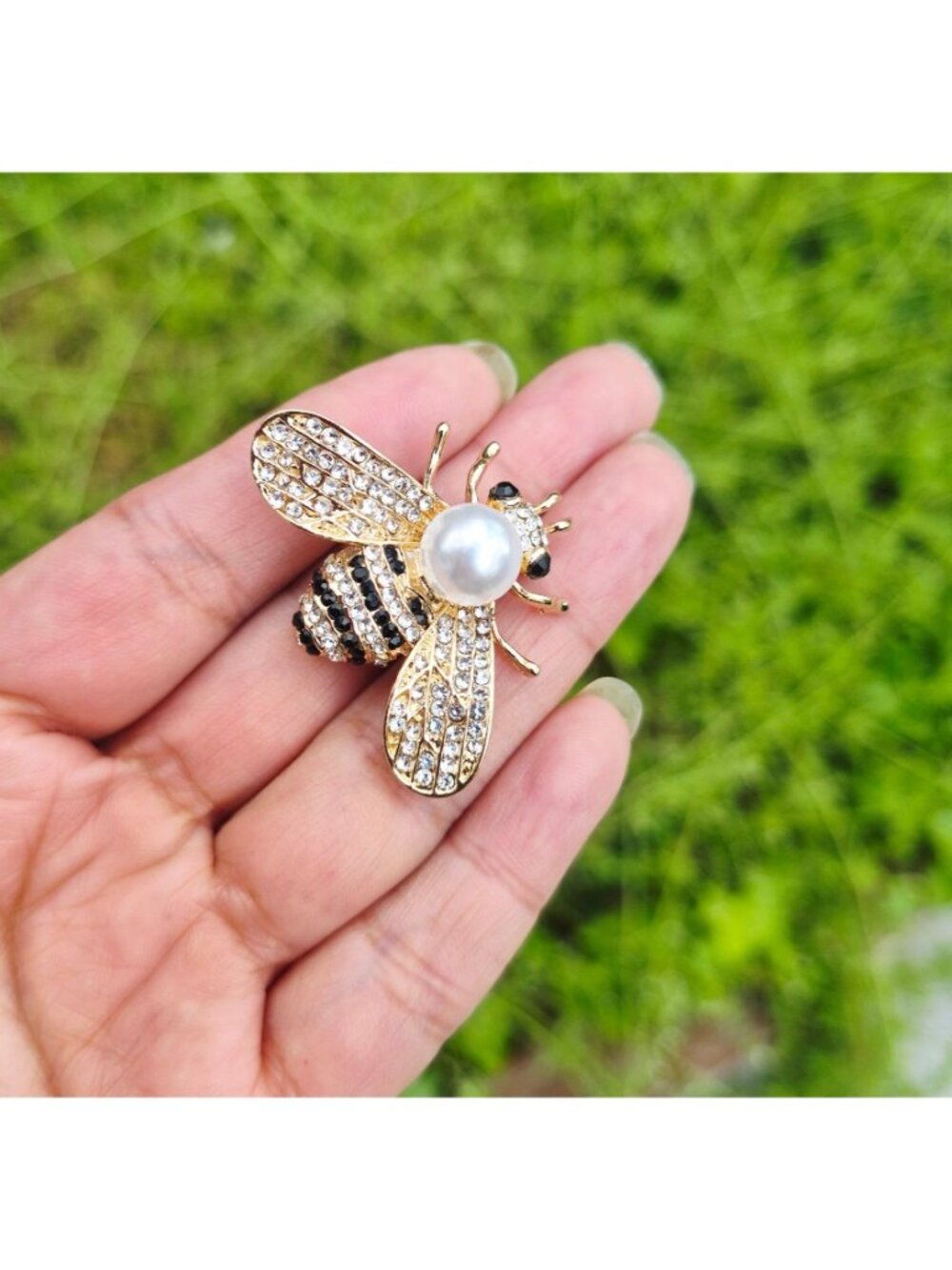 Gold Bumble Bee Pearl Brooch Pin with Sparkling Crystals, Vintage Insect Jewelry - Picture 2 of 5